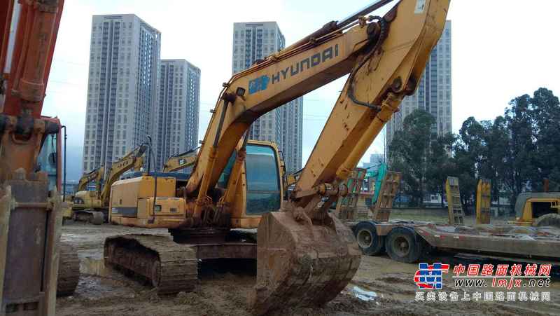 云南出售转让二手12000小时2010年现代R225LC挖掘机
