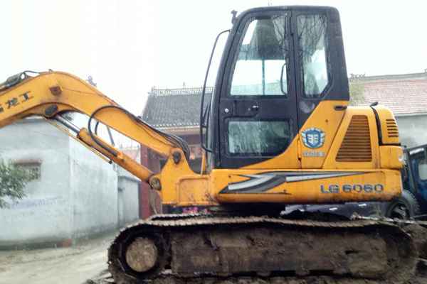 山东出售转让二手12000小时2010年龙工LG6060挖掘机