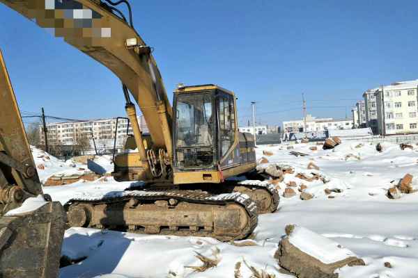 黑龙江出售转让二手15000小时2003年卡特彼勒320B挖掘机