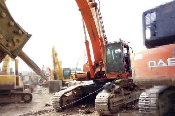 河北出售转让二手8600小时2010年斗山DH500LC挖掘机
