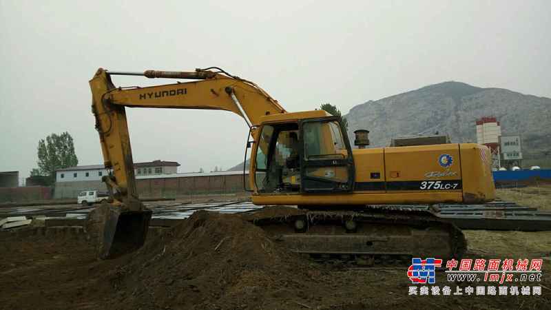 河北出售转让二手7700小时2008年现代R335LC挖掘机