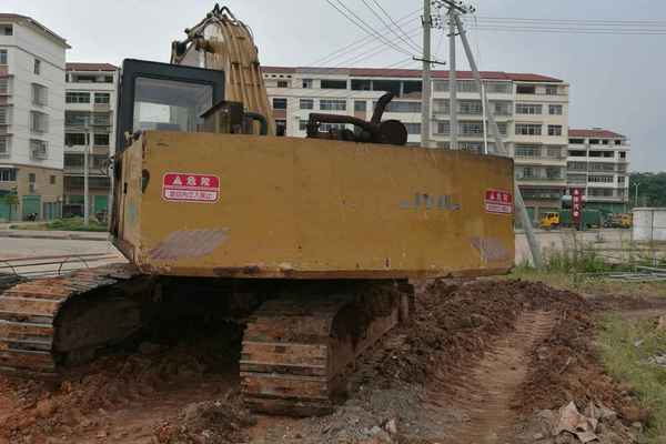 江西出售转让二手12000小时2003年住友SH200挖掘机