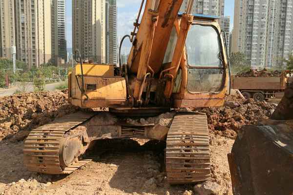 江西出售转让二手13200小时2008年现代R210挖掘机