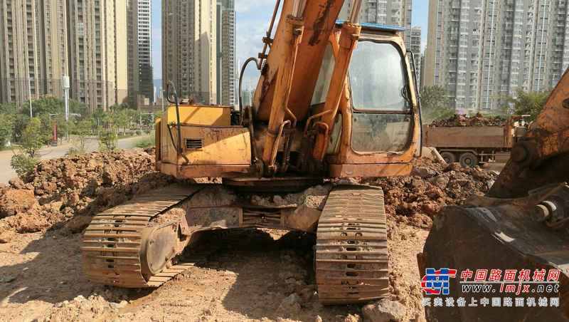 江西出售转让二手13200小时2008年现代R210挖掘机