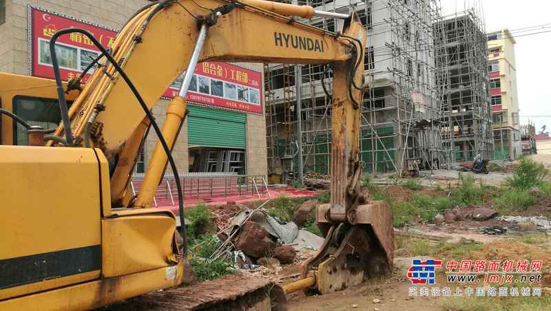江西出售转让二手3314小时2009年现代R215挖掘机