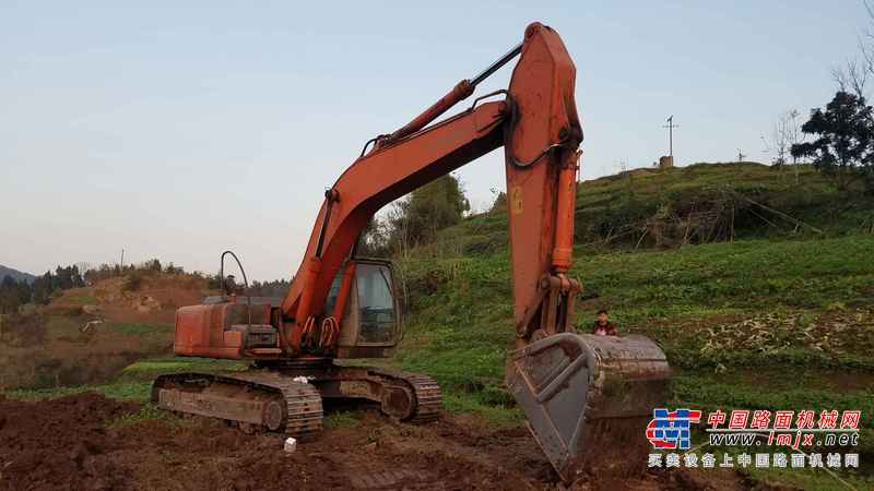 四川出售转让二手5375小时2008年日立EX270挖掘机