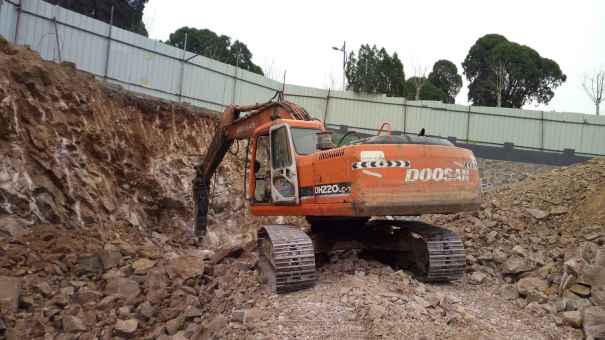 河北出售转让二手12000小时2007年斗山DH220挖掘机