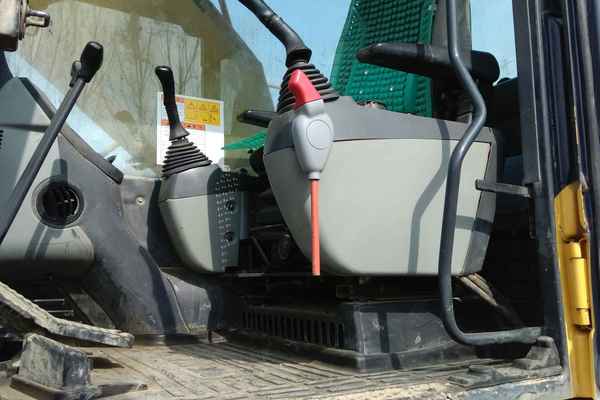 山东出售转让二手5800小时2011年小松PC220挖掘机