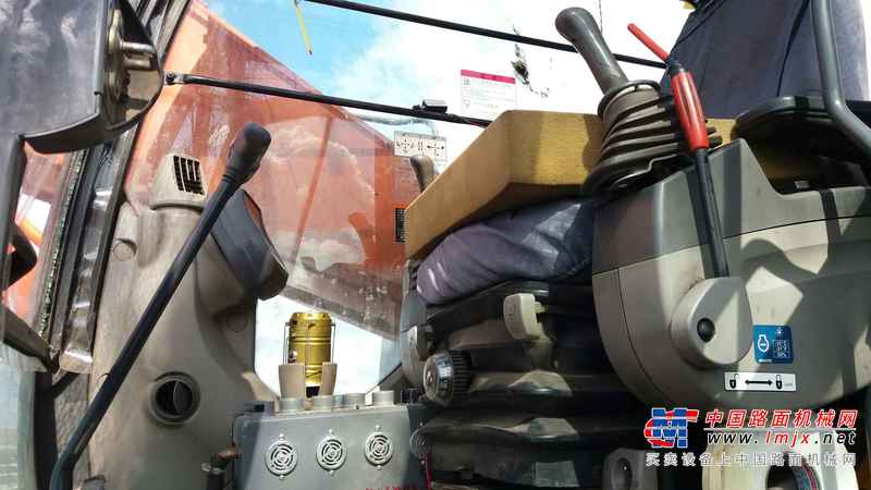 黑龙江出售转让二手10000小时2010年日立ZX240挖掘机