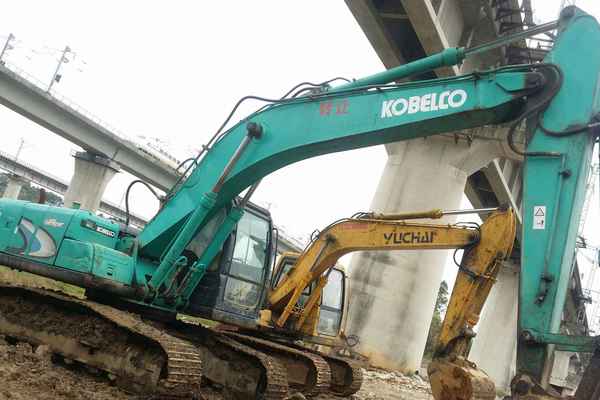 广西出售转让二手9000小时2011年神钢SK210LC挖掘机