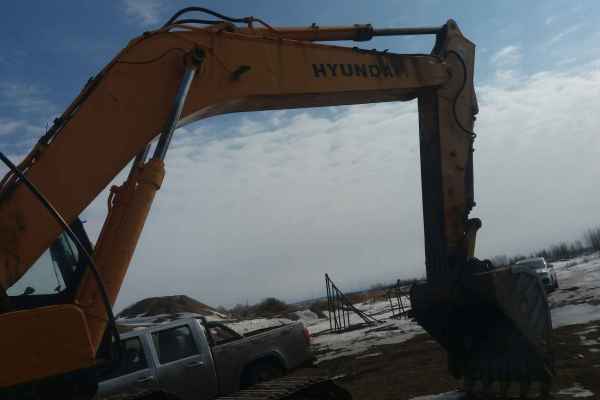 黑龙江出售转让二手3000小时2009年现代R305LC挖掘机