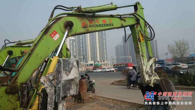 河北出售转让二手2000小时2012年犀牛重工轮挖XNW44180挖掘机