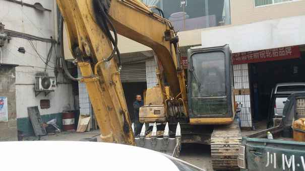 四川出售转让二手11780小时2009年柳工CLG915C挖掘机