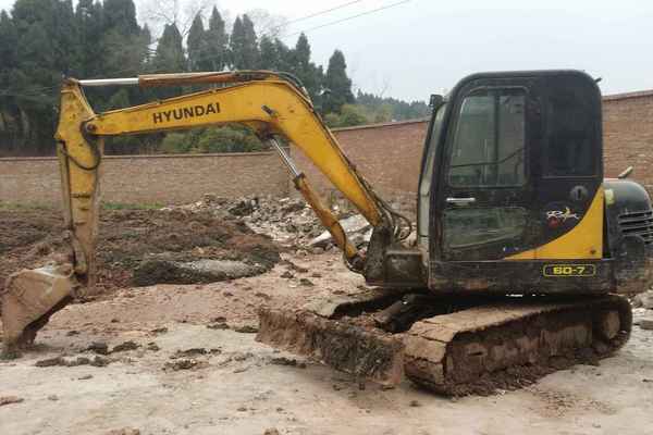 四川出售转让二手8512小时2010年现代R60挖掘机