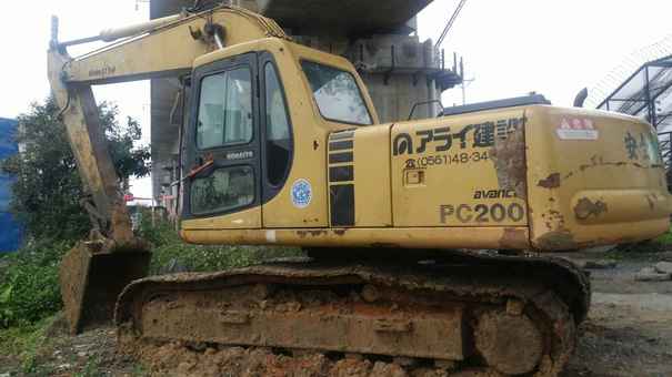广东出售转让二手8000小时2005年小松PC200挖掘机