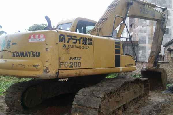 广东出售转让二手8000小时2005年小松PC200挖掘机
