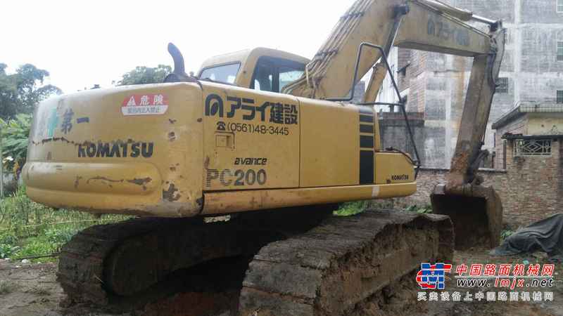 广东出售转让二手8000小时2005年小松PC200挖掘机