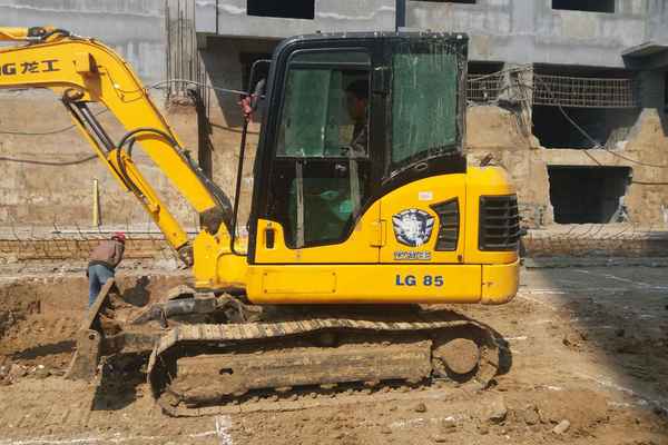 山东出售转让二手3500小时2014年龙工LG6065挖掘机