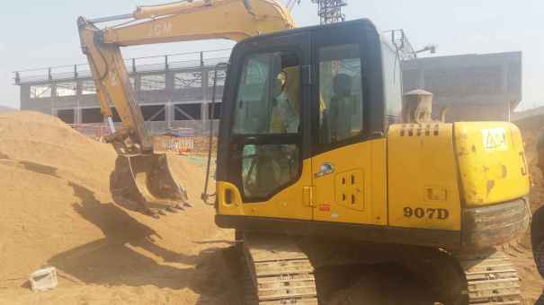 山东出售转让二手4500小时2013年山重建机JCM907D挖掘机