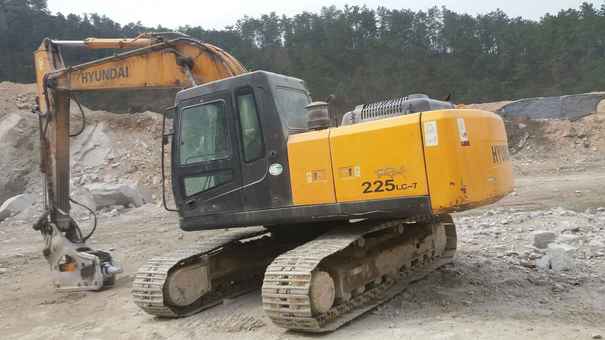 河南出售转让二手6400小时2008年现代R215挖掘机