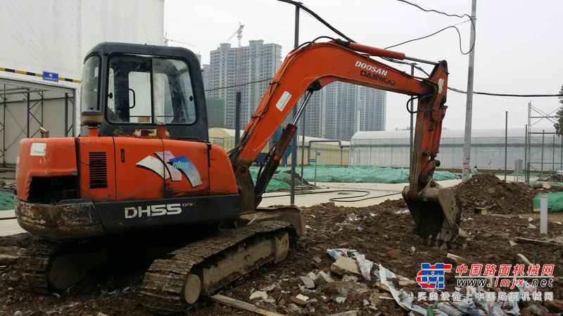 湖北出售转让二手12000小时2006年斗山DH55挖掘机