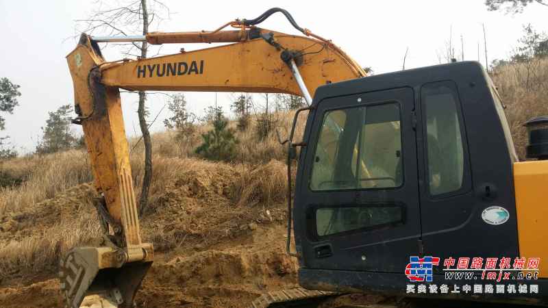 湖北出售转让二手5000小时2010年现代R215挖掘机