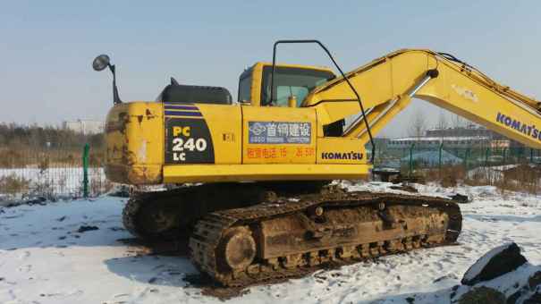 黑龙江出售转让二手8000小时2011年小松PC240LC挖掘机