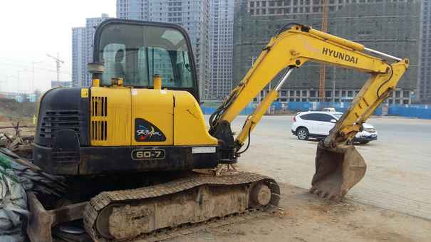 河南出售转让二手6443小时2010年现代R60挖掘机