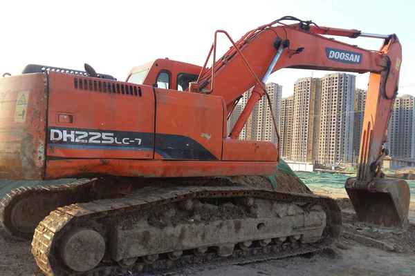 河南出售转让二手7600小时2010年斗山DH225LC挖掘机