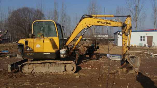 河南出售转让二手7888小时2007年现代R60挖掘机