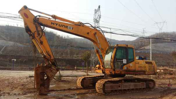 河南出售转让二手9100小时2005年现代R220LC挖掘机