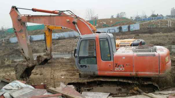 湖北出售转让二手19000小时2005年日立ZX200挖掘机