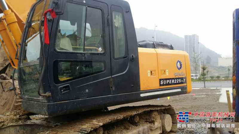 贵州出售转让二手6900小时2012年现代R215挖掘机