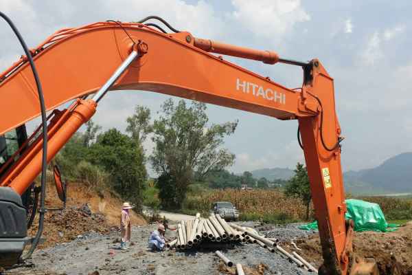 云南出售转让二手10324小时2012年日立ZX210H挖掘机