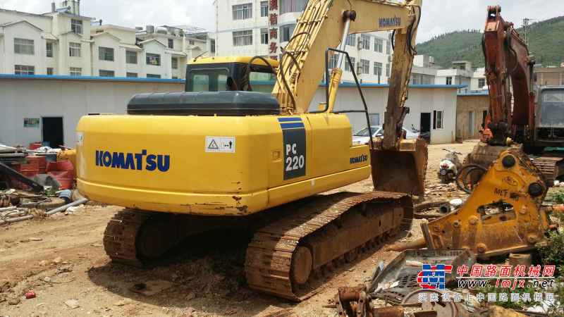 云南出售转让二手9500小时2008年小松PC220挖掘机