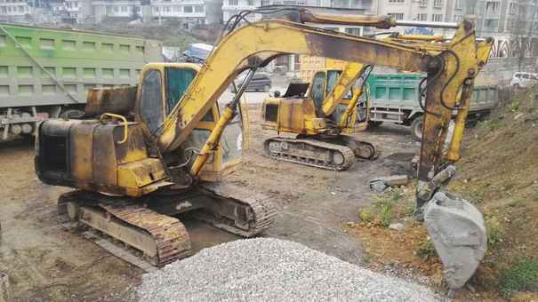 贵州出售转让二手9900小时2011年玉柴YC85挖掘机
