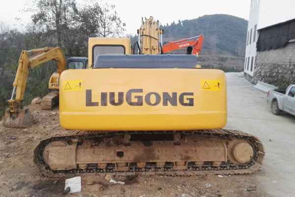 贵州出售转让二手22000小时2005年柳工CLG225C挖掘机
