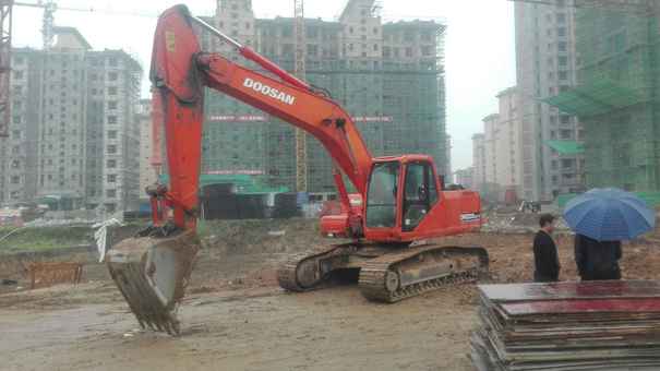 陕西出售转让二手8500小时2009年斗山DH220挖掘机