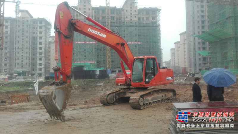 陕西出售转让二手8500小时2009年斗山DH220挖掘机