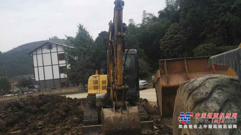 贵州出售转让二手8014小时2010年现代R60挖掘机