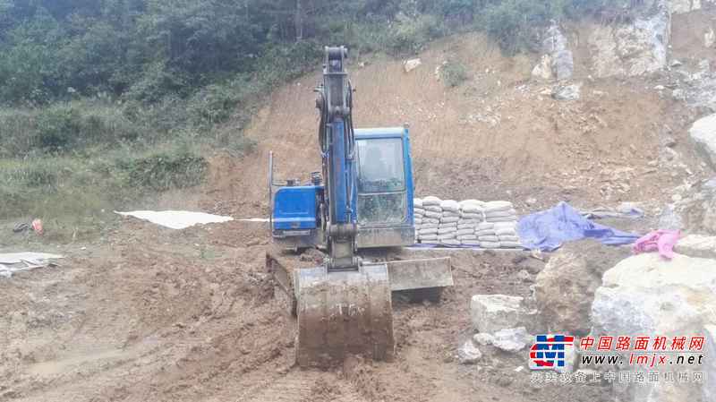 贵州出售转让二手3711小时2013年恒天九五重工JV85挖掘机