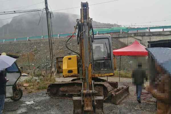 贵州出售转让二手3600小时2012年徐工XE80挖掘机