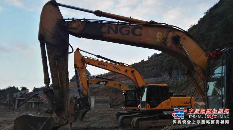 贵州出售转让二手6300小时2012年江麓CN225LC挖掘机