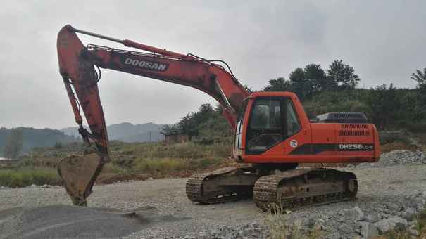 贵州出售转让二手8000小时2011年斗山DH225LC挖掘机
