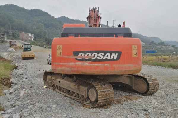 贵州出售转让二手8000小时2011年斗山DH225LC挖掘机