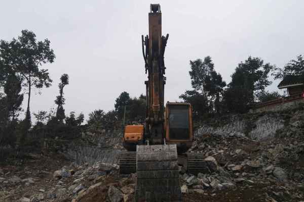 贵州出售转让二手9600小时2011年现代R225LC挖掘机
