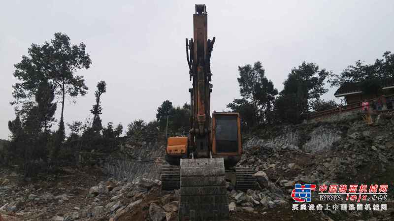 贵州出售转让二手9600小时2011年现代R225LC挖掘机