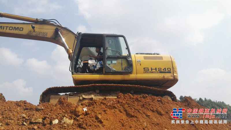 贵州出售转让二手10800小时2010年住友SH240挖掘机