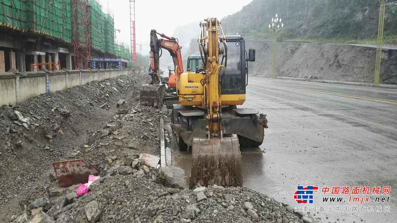 贵州出售转让二手3451小时2012年新源机械轮挖65W挖掘机