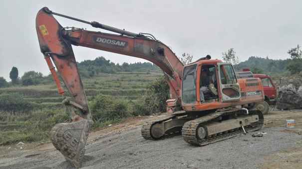 贵州出售转让二手8636小时2011年斗山DH225LC挖掘机